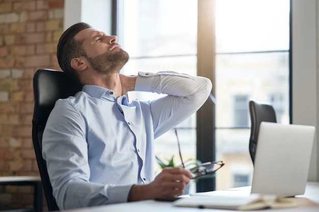 Office work causes health problems and pain in the muscles