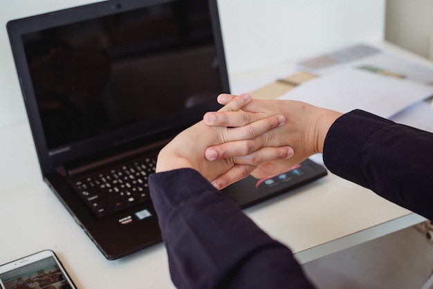 Photo office workers feel relaxed after the job is done