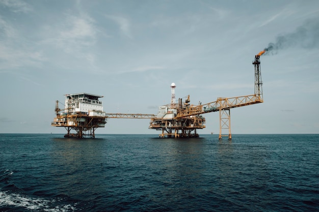 オフショア海上リグリモート産業石油およびガス生産石油パイプライン。