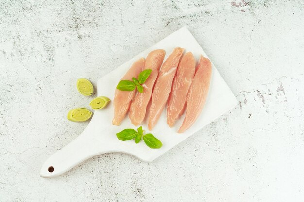 オーガニック食品健康的な食事食品コンセプト上面鶏の胸肉生の新鮮な鶏のフィレコピースパ