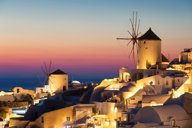 Oia dorp bij zonsondergang, Santorini, Griekenland