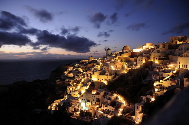 Oia op Santorini 's nachts