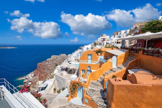 Oia Santorini Bekijk Griekenland Prachtig Uitzicht. Zonnig zomervakantie behang