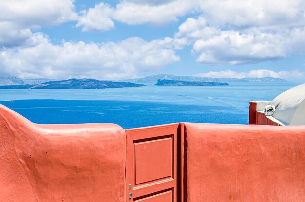 이아, 산토리니, 자갈길이 있는 하얀 집들. 남쪽 Aegean 바다, Cyclades, 그리스.