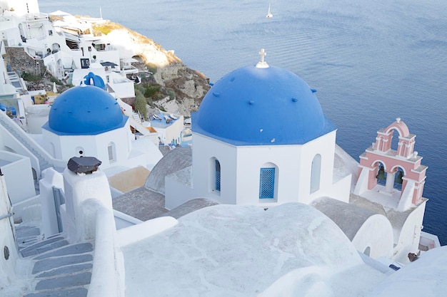 Città di oia sull'isola di santorini grecia