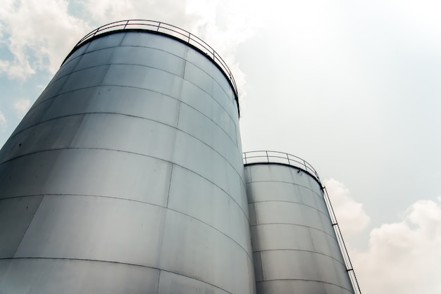 Foto fabbrica della raffineria di industria petrolifera, serbatoio dell'olio di palma