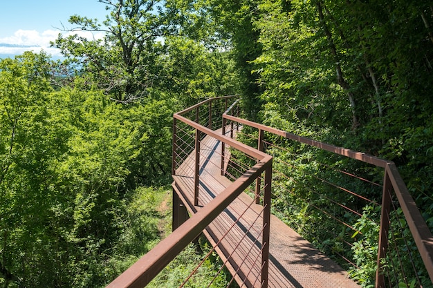 Okatse Canyon, 협곡 위의 하이킹 코스, Zeda Gordi, Georgia.