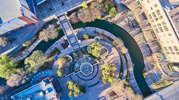 Photo oklahoma city shopping area looking down on canal