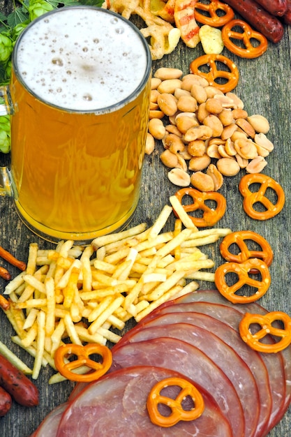 Oktober Fest. Glas bier en bier snacks.