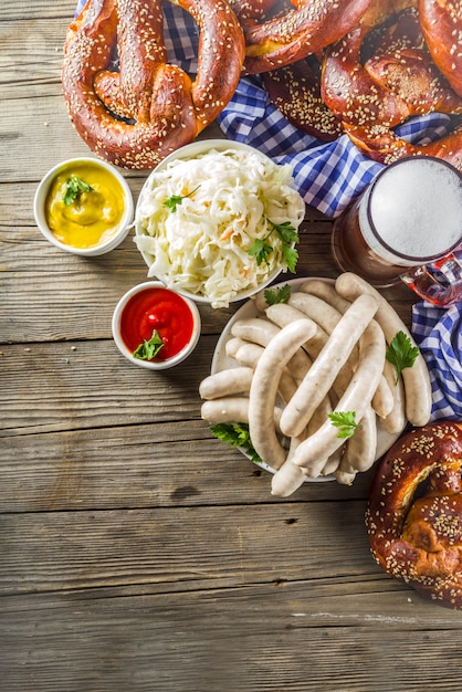 オクトーバーフェストの食べ物とビール