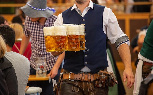 Photo oktoberfest munich germany waiter serving beers closeup view