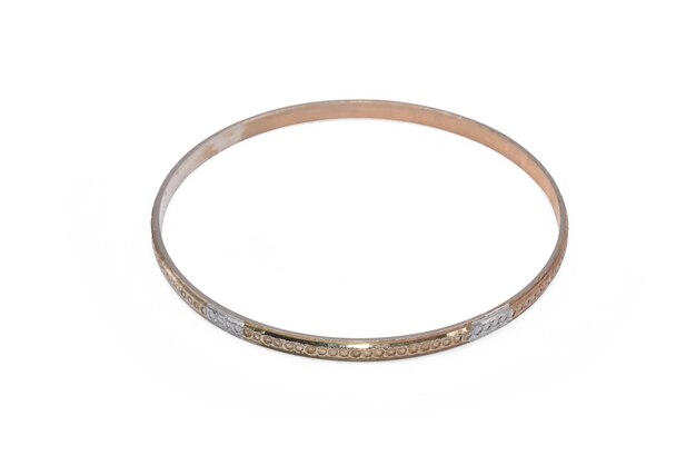 Photo old bangle jewelry has gold and silver color isolated on white backgroundmacro photohas path