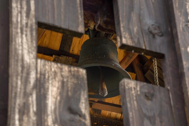 Фото Старый колокол в церкви кальна ростока словакия