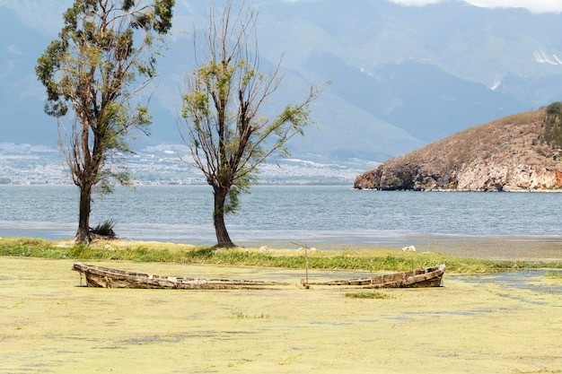 Photo old boat at erhai lake in dali yunnan province china