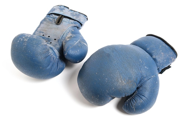 Photo old boxing gloves on a white background.