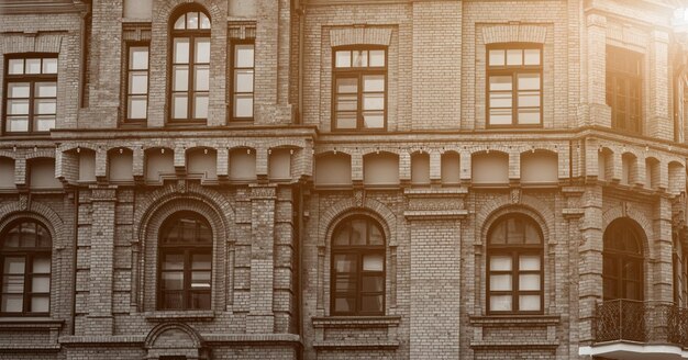 Photo old brick house with windows