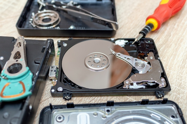 Old broken hard disk drives. Repair recovery service