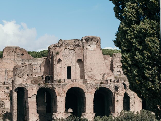 Foto vecchio edificio contro il cielo