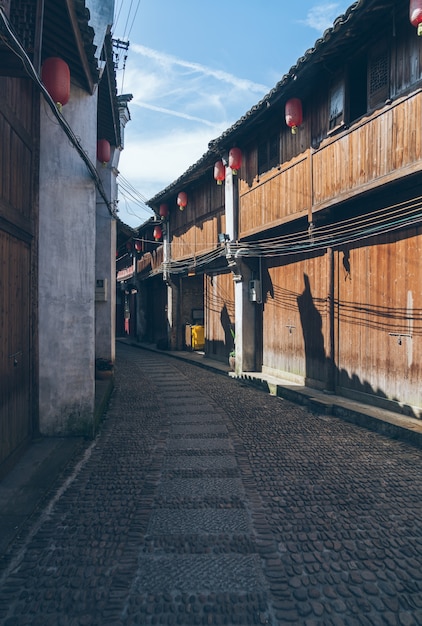 Vecchi edifici e strade di ardesia nelle città antiche cinesi