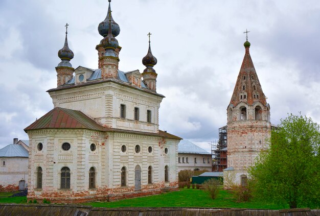 Старый собор с колокольней