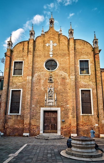 Photo old church of st apollinare in venice italy