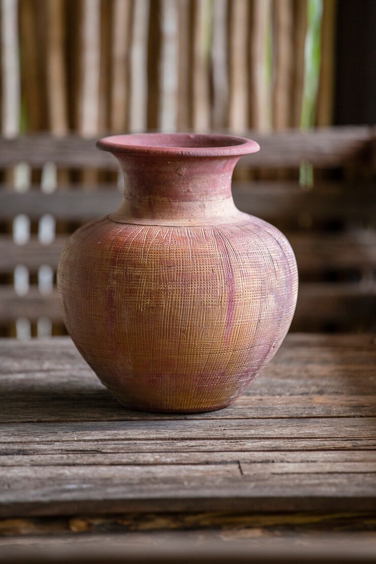 Photo old clay vase of manual work on wooden table in thai home, close up