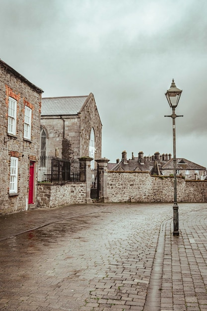 Photo old cobbled street in limerick ireland