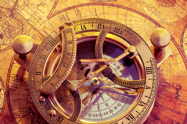 Старый компас над древней картой