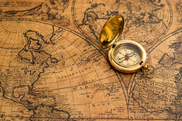 Photo old compass on vintage map