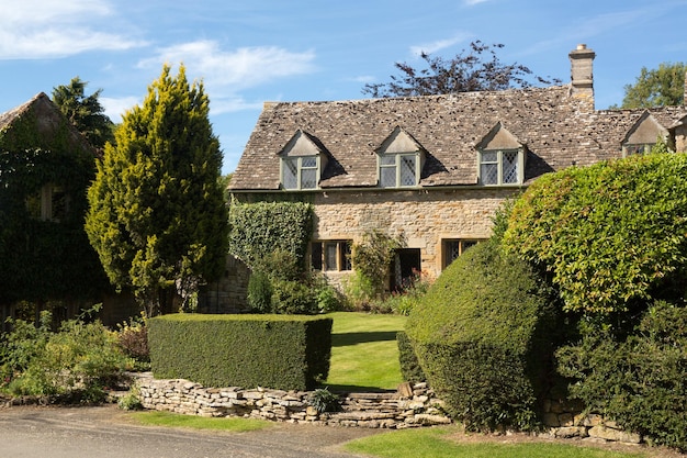 Old cotswold stone house in icomb