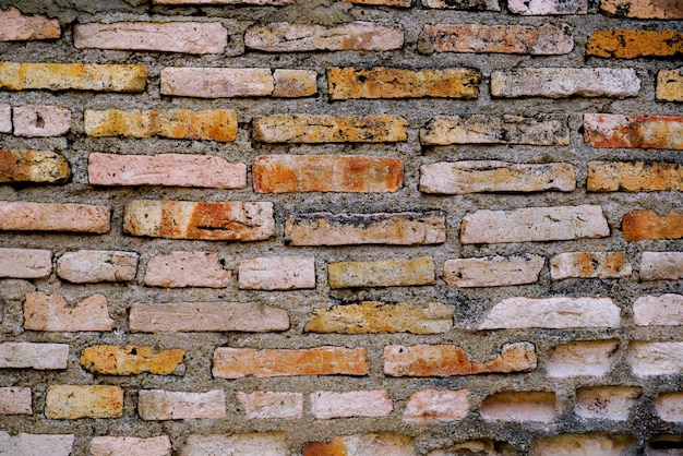 Vecchia carta da parati del fondo del mattone della crepa e