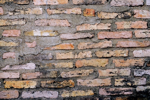 Vecchia carta da parati del fondo del mattone della crepa e