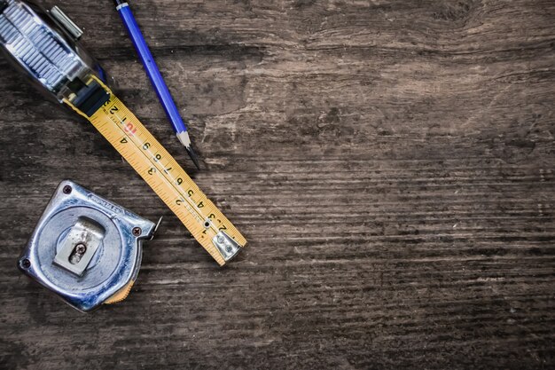 Photo old craftsman's tool on wooden table