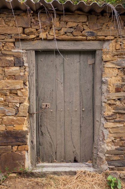 Foto vecchia porta di una casa spagnola