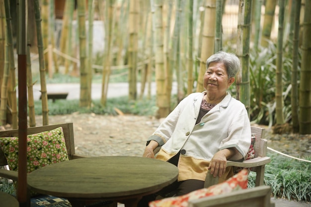 Photo old elderly senior elder woman relaxing on terrace retirement lifestyle