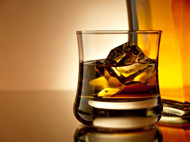 Фото Старомодный виски со льдом