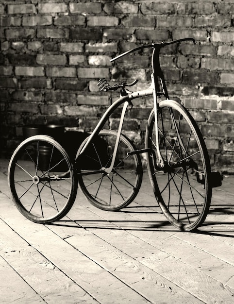 Miniatue Old Fashioned Ticycle Model Figuine Fo Desktop