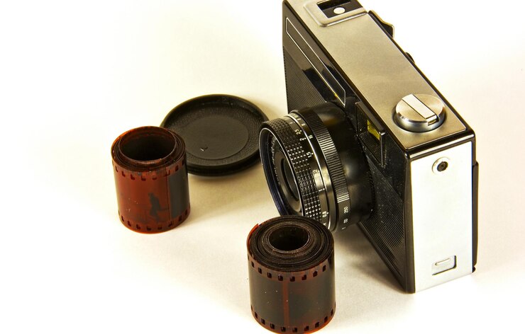 Photo 古いフィルムカメラと写真フィルム