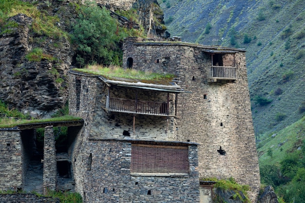 ジョージア州の中世の城の遺跡、山村シャティリの古い要塞。