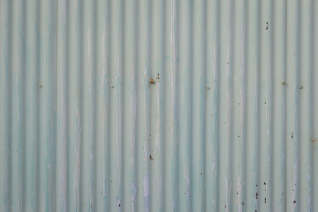 Фото Старый зеленый цинковый забор металлической стены использовать для фона.