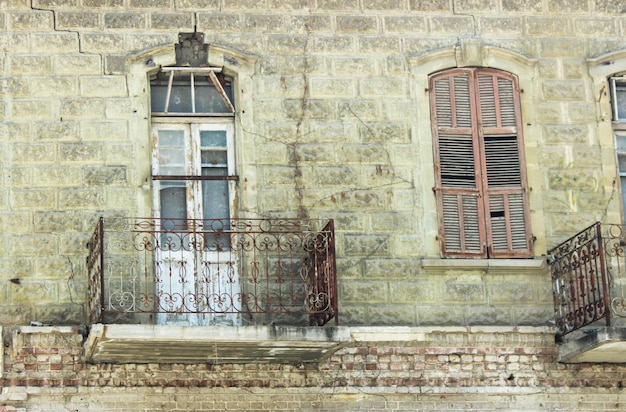 Vecchio balcone di casa