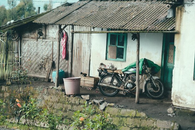 写真 村の古い家