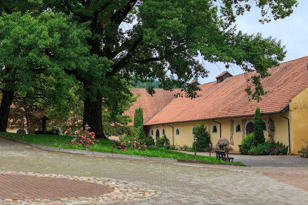 старый дом в деревне