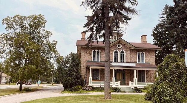 Old house in Voronezh tree and grass