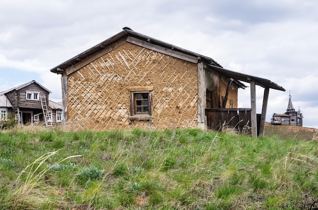 古い小屋の家