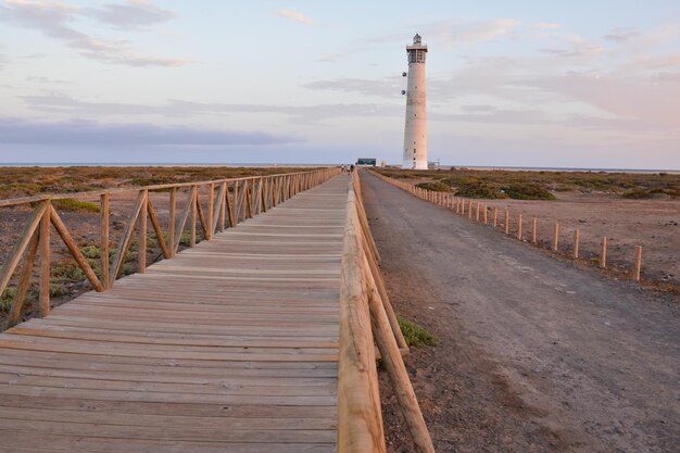 Photo old lighthouse near the sea