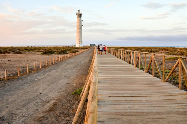 Photo old lighthouse near the sea