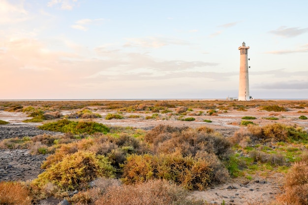 Photo old lighthouse near the sea