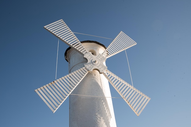 Photo old lighthouse in swinoujscie a port in poland on the baltic sea the lighthouse was designed as a traditional windmill panoramic image old mill lighthouse