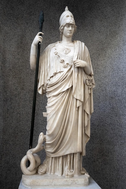 Foto vecchia statua di marmo di figura romana